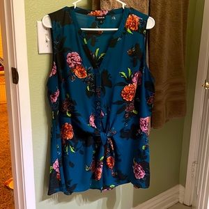 Torrid size 0 (12-14) sleeveless blouse with tie